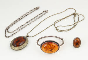 Samling smykker af sterlingsølv m.m. med rav 4