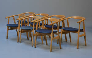 Hans J. Wegner for Getama. Sæt på syv armstole i eg 7 Denne vare er sat til omsalg under nyt varenummer 4104030