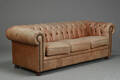 3-personers sofa i Chesterfield stil.