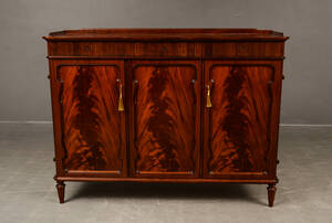 Sideboard Empirestil i mahogny Denna vara har satts till omförsäljning under nytt varunummer4281951