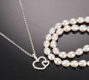 Halscollie af ferskvandsperler og halskæde i sterlingsølv 2