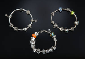 Pandora. Tre armlænker af sterlingsølv med charms 3