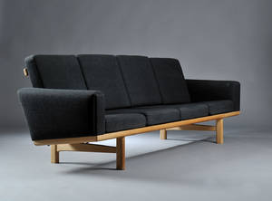 H. J. Wegner. Fire-pers. sofa, model GE-236