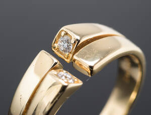 Ring med 2 brillanter, ca. 0.10 ct. 14 kt. guld