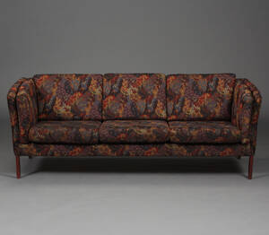Dansk møbelproducent. Tre-pers sofa, blomstret stof