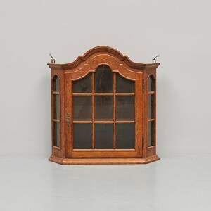 Väggvitrinskåp, längd 68 cm