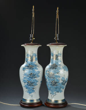Et par bordlamper af porcelæn. Kina, 1900-tallet 2