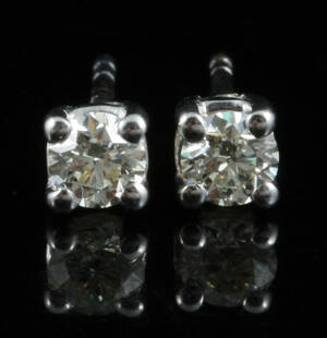 Earrings in 14k set with brilliant cut diamonds 0.44ct