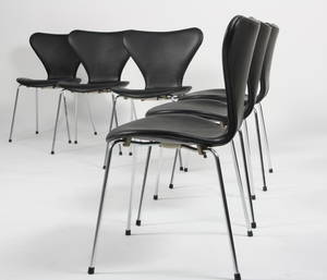 Arne Jacobsen. Sæt på seks stole syveren , model 3107.6