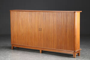 Skab af mahognipoleret bøg, 1950erne