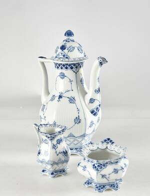 Delar till kaffeservis Musselmalet. Royal Copenhagen 3 Denna vara har satts till omförsäljning under nytt varunummer4894229