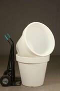 To store hvide havekrukker i slagfast plast med UV sikring 2