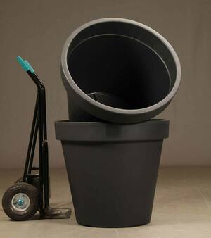 To store grå havekrukker i slagfast plast med UV sikring 2  