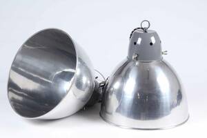 Dansk Design. Par industrielle pendler af forkromet metal.