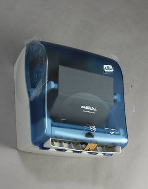 Lotus professional. Håndklædedispenser