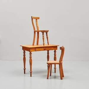 Barnskrivbord, 2 stolar