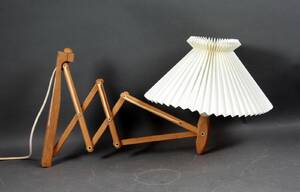 Erik Hansen for Le Klint. Sakselampe af eg, model 324 