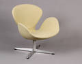 Arne Jacobsen. Lænestol model 3320 Svanen