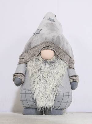 Anton Nisse udført i grå af materialet polyester.