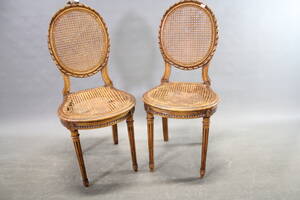 Stolar i gustaviansk stil 1 par