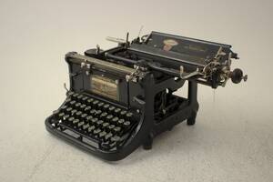 Skrivmaskin, modell äldre