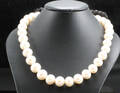Fresh water pearl necklace in gold