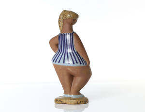 LISA LARSON, FIGURIN