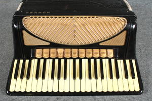 Dragspel Honner, i originalväska