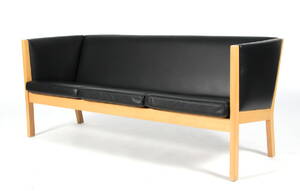 Hans J Wegner. Tre personers sofa af bøg, model GE-285