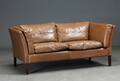 Dansk møbelproducent. To-personers sofa