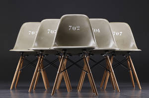 Charles Eames. Seks skalstole i gennemfarvet army-grøn glasfiber 6