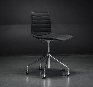 Lievore Altherr Molina. Kontorstol model Catifa 53