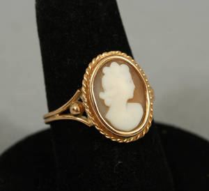 Ring prydd med camé 18K
