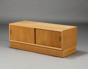 Aage Hundevad. Lav skænk