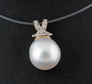 14K South Sea Pearl  Diamond pendant approx. 0.07ct