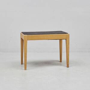 Pianopall, Längd 57 cm. Djup 33cm