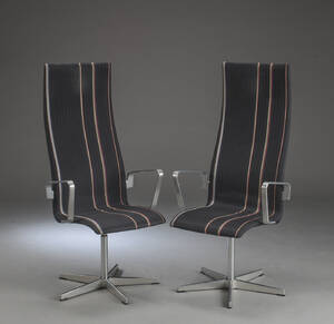 Arne Jacobsen. Et par højryggede Oxford kontorstole, model 3272. 2