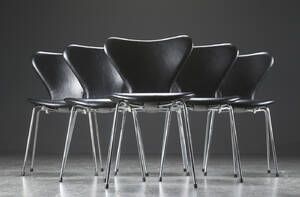 Arne Jacobsen. Seks 7er stole model 3107, sort læder 6