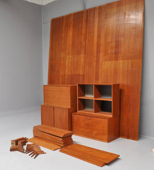 Poul Cadovius. System Royal Væghængt reolsystem i teak