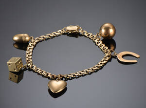 Bismarck armbånd af 14 kt. guld med charms. Denne vare er sat til omsalg under nyt varenummer 4414412