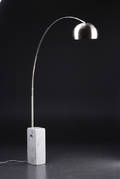 Standerlampe på base af marmor