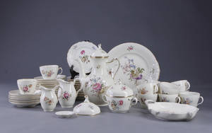 Frijsenborg kaffeservice, porcelæn. Kgl.P., primært I. sort. 43
