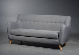 Sofa med gråt betræk