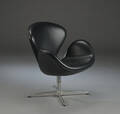 Arne Jacobsen. Svanen, lænestol, sort læder
