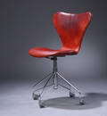 Arne Jacobsen. Kontorstol, Syveren, model 3117, læder  