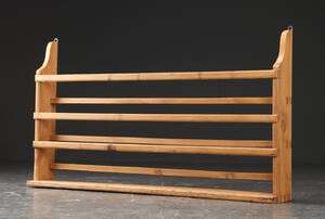 Tallerkenrække, fyrretræ