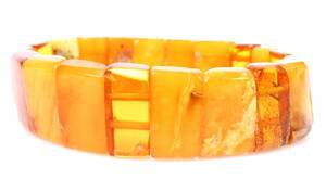 Dansk rav. Armbånd samt broche, lyst rav, 49 gram 2