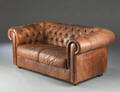 Chesterfield-stil. To-personers sofa, brun læder 