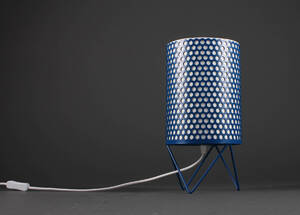 Barba Corsini Joaquim Ruiz Millet. Bordlampe, model Pedrera ABC, blå