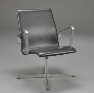 Arne Jacobsen. Oxford armstol  lounge, model 3241  Denne vare er sat til omsalg under nyt varenummer 4280141